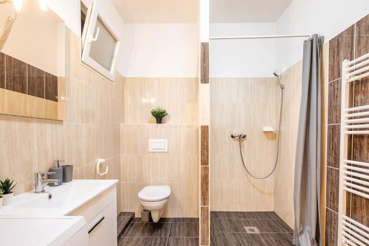Apartment At Good Location *